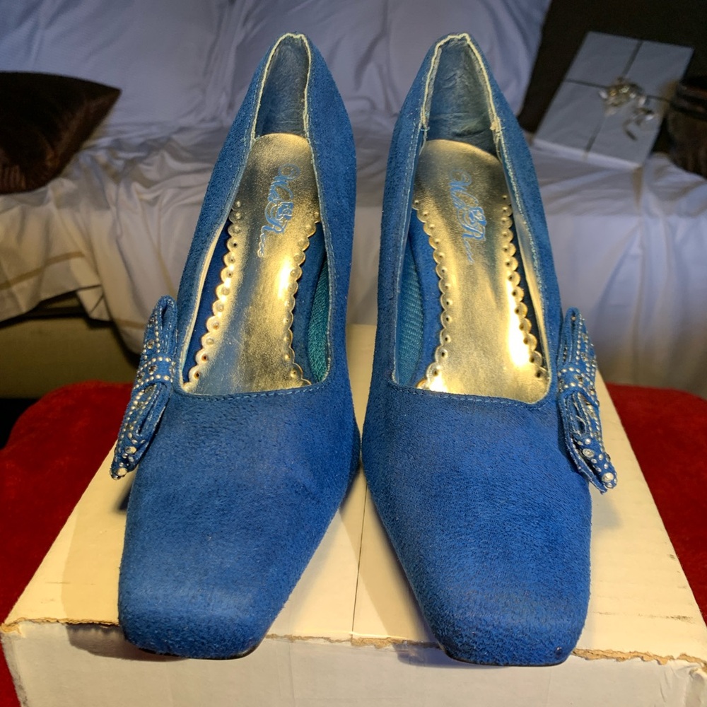 Wild rose blue heels size 7.5